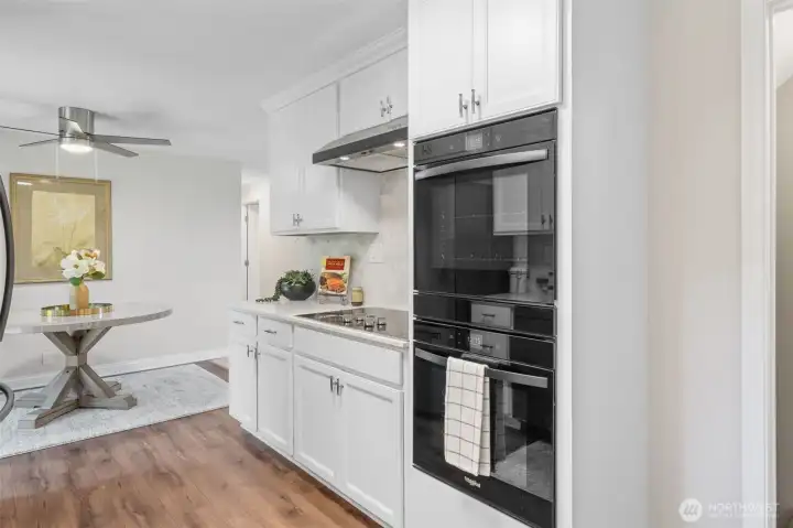 Double oven, perfect for entertainment!