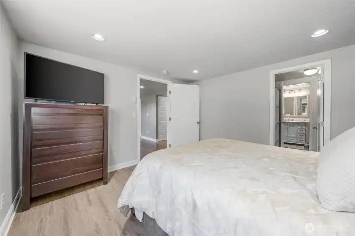 Downstairs primary w/walkthrough closet to primary bath