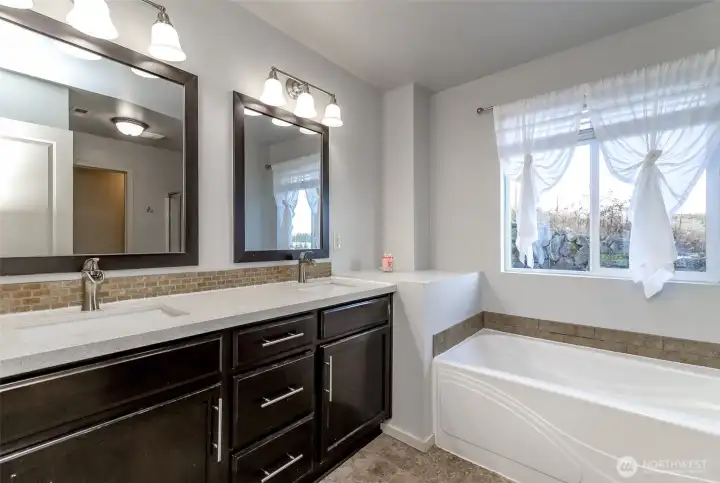 Primary 5 Piece Bath