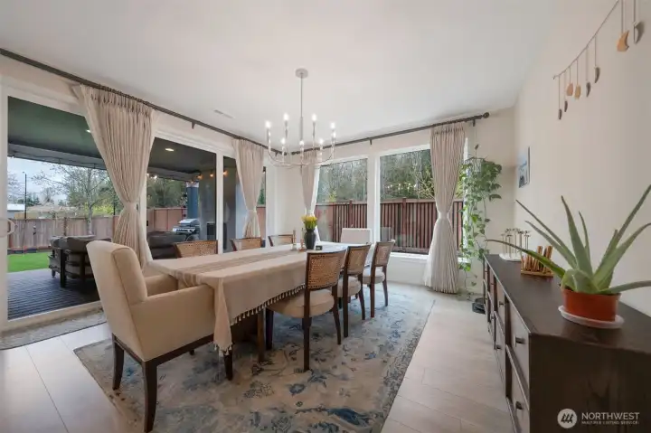 Large extended family? Celebrate Thanksgiving with ease...