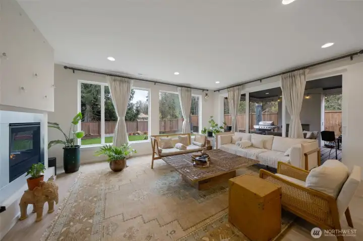 Wall of windows and yet ample privacy