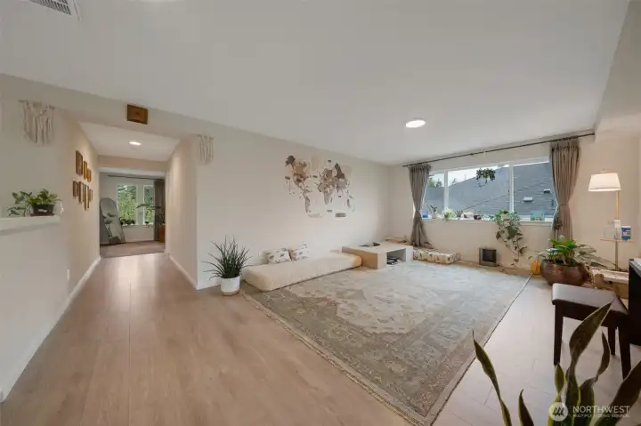 Large loft area upstairs connecting Master suite on the right and other bedrooms on the left