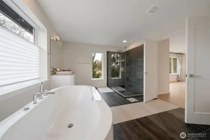 Luxurious 5-piece bathroom