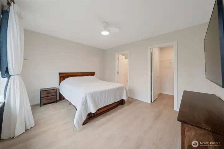 2nd Guest suite - upstairs, a bedroom with attached full bath