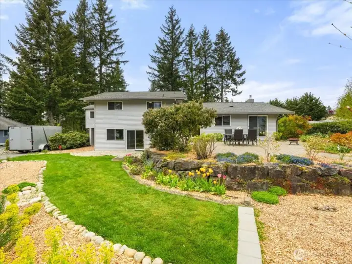 Beautful landscaping and flowers.