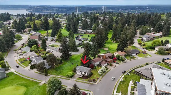 Situated beside the lovely Highlands Golf Course. Situated beside the lovely Highlands Golf Course.
