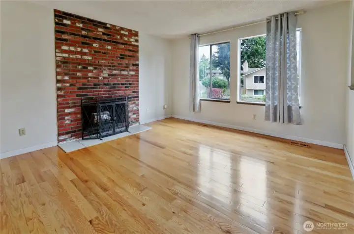 Gorgeous hardwood floors in the main living room. Gorgeous hardwood floors in the main living room.
