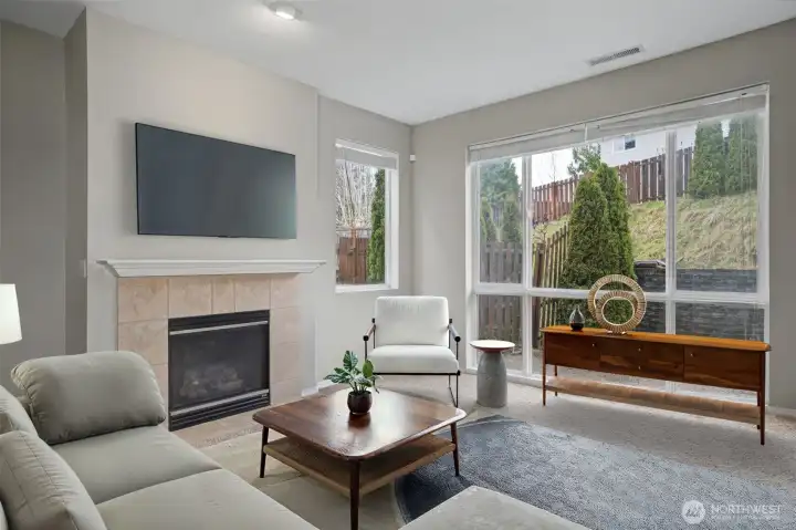 Family Room 15'x15'