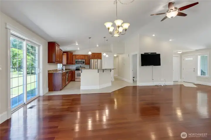 dining room to kitchen