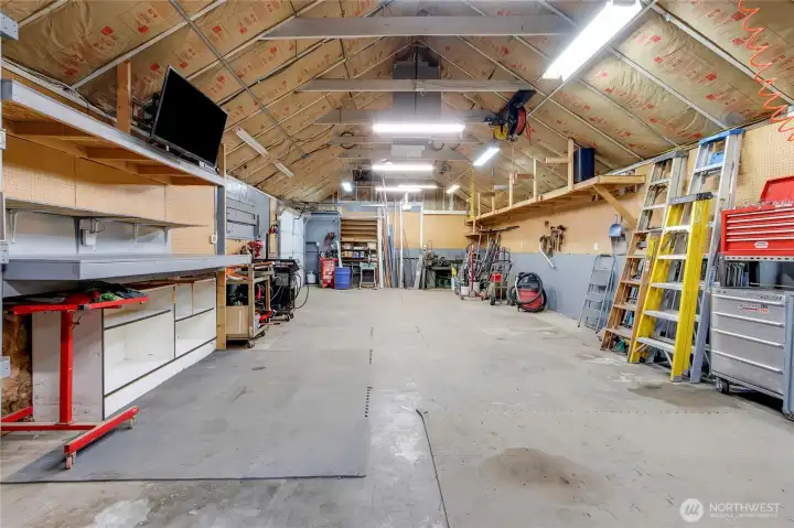 Middle garage 20' x 44', 100A 240V electrical, insulated with propane furnace