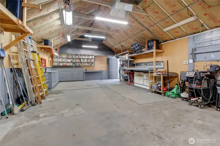 Middle garage 20' x 44', 100A 240V electrical, insulated with propane furnace