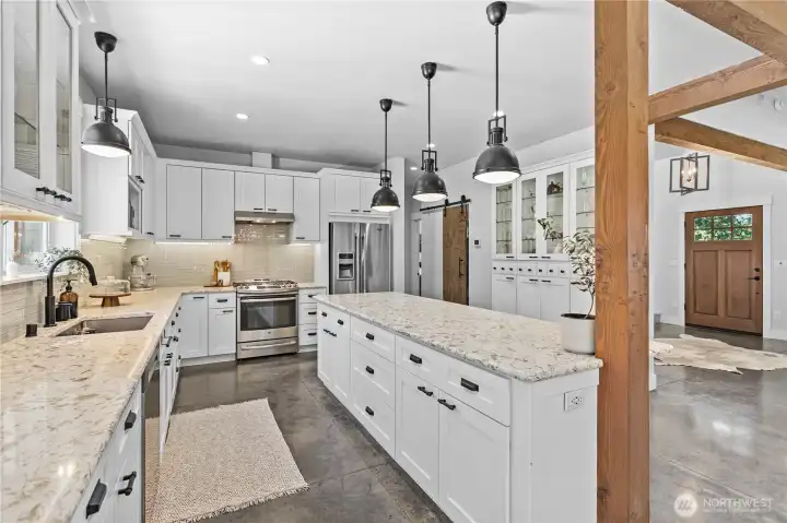 Spacious & elegant kitchen