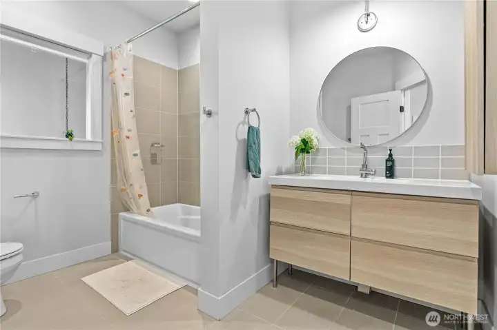 Upstairs full bathroom