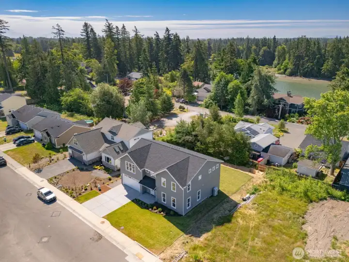 Looking down at the home and its proximity to the saltwater and community beach and park. Looking down at the home and its proximity to the saltwater and community beach and park.