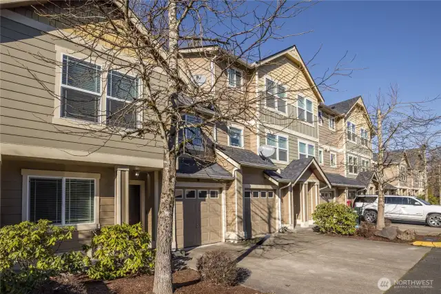 Great neighborhood close to JBLM, shopping & restaurants