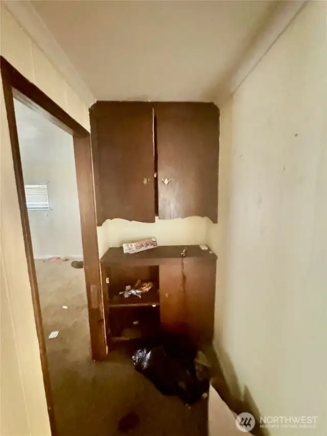Duplex upper Hall with built-in