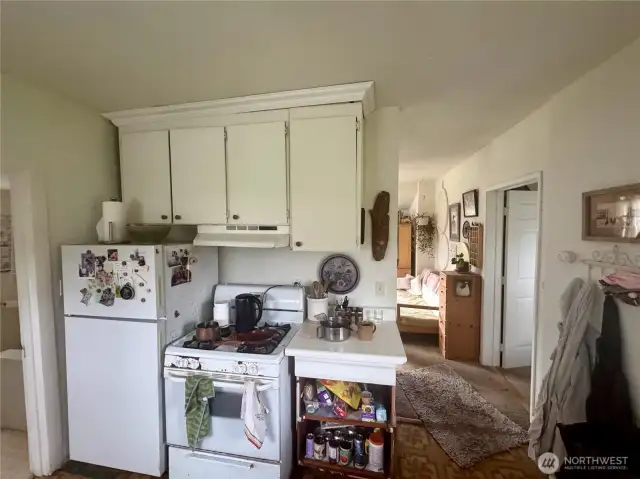 Back cottage Kitchen