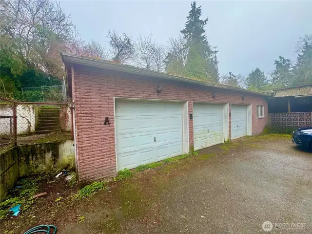 3 car Garage pluse 1 stall work shop