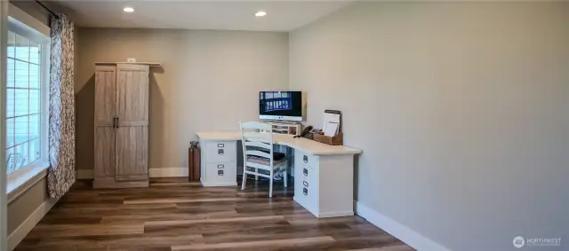 Main level bonus room (office/den/dining)