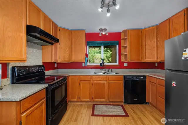 Kitchen with plenty of storage and ready for your cooking!
