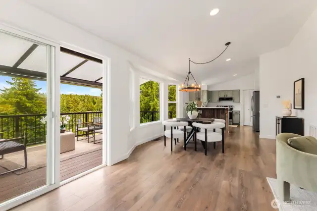 Dine under designer lighting with walls of windows framing peaceful tree-lined views. Whether it’s a quiet breakfast or a lively dinner party, this setting always impresses.
