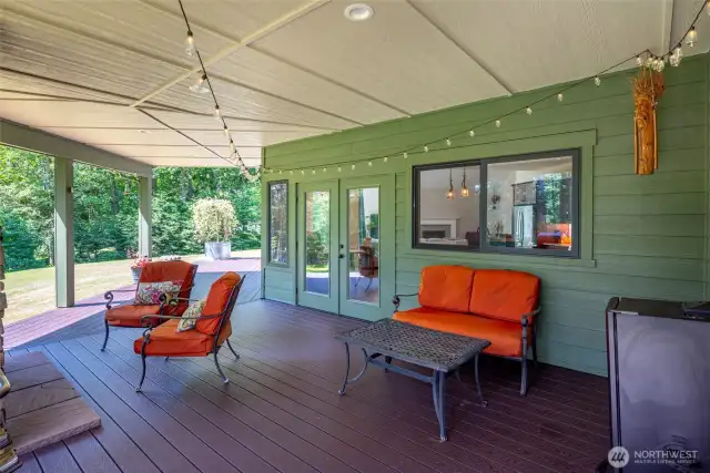 Relax & entertain on this year round space with recessed lighting