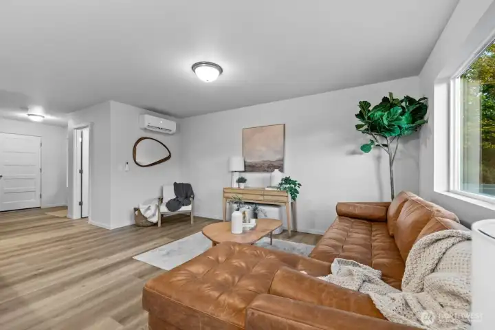 Photographs are for illustrative purposes only. Features, finishes, interior/exterior colors, landscaping and floorplan shown may vary from actual homes built.