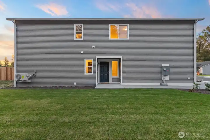 Photographs are for illustrative purposes only. Features, finishes, interior/exterior colors, landscaping and floorplan shown may vary from actual homes built.