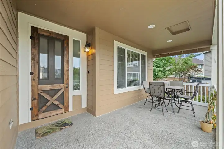 Lovely covered front porch~