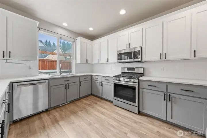 Look at how beautiful this kitchen is! Stainless appliances, subway tile and quartz counters~