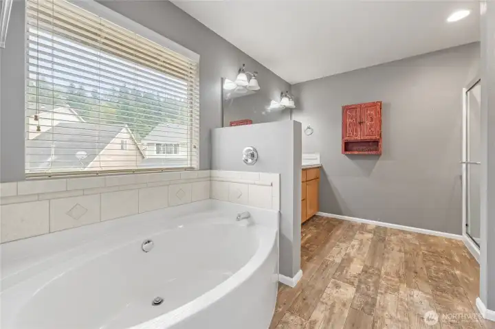 Love this soaking tub~