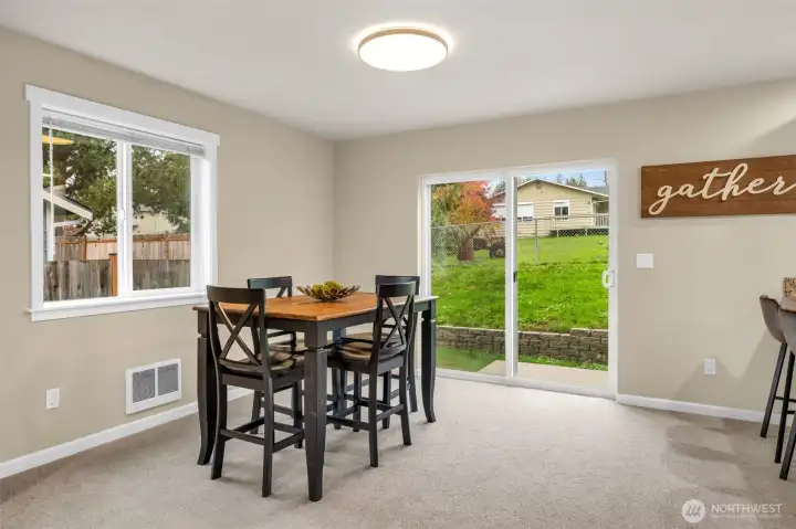 Dining room that can easily fit 6-8+