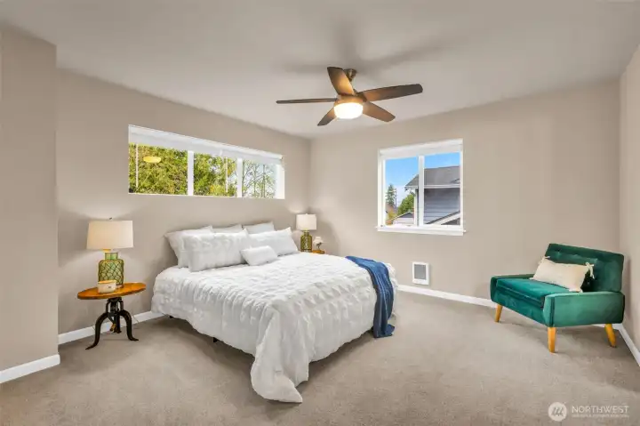 Good size primary bedroom