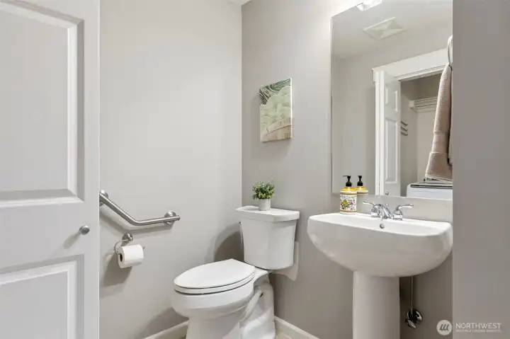 Half bath of main level