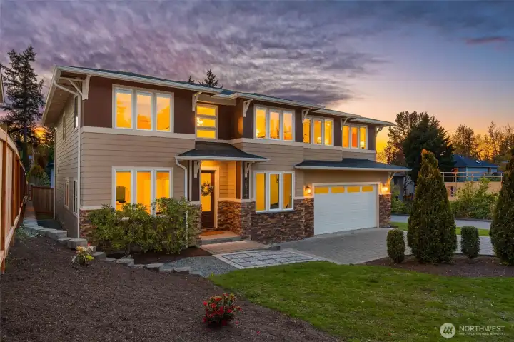Welcome to North Rose Hill, a highly sought-after neighborhood, with it's close proximity to shopping, dining, parks and schools.