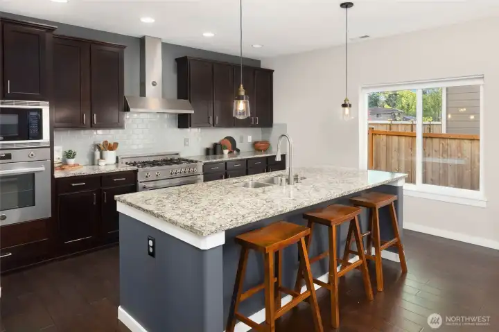 Beautiful eat-in kitchen, with stainless appliances, a large island and timeless design.