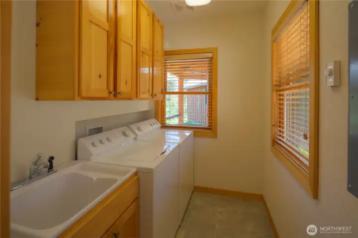 Ample sized laundry room. Ample sized laundry room.