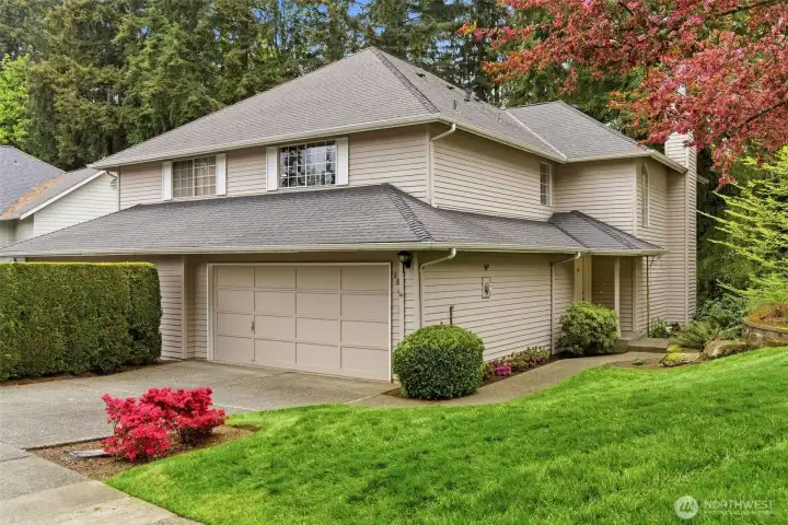 Front of home with 2 car garage