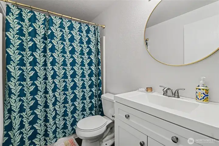 Guest bath.