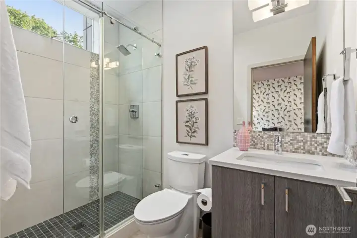 ensuite bath for 2nd bedroom