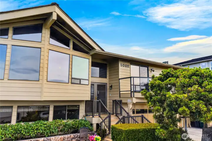 Architecturally striking with soaring walls of windows and exceptional curb appeal, this beautifully designed home is filled with natural light and timeless Northwest character. Architecturally striking with soaring walls of windows and exceptional curb appeal, this beautifully designed home is filled with natural light and timeless Northwest character.