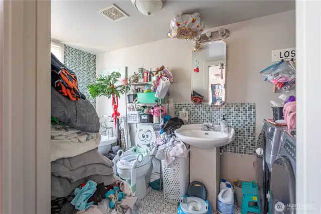 Updated primary bath with laundry (w/d do not stay)