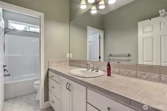 Full kids/guest bath, love the separate shower/toilet room.