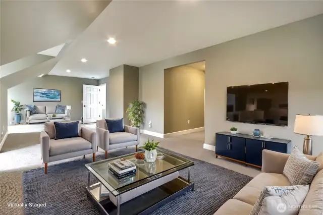 Upstairs bonus room, huge with so many possibilities...additional bedroom? Kids playroom? Home theatre? ***Virtually Staged***