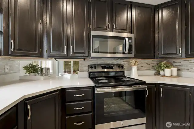 Lots of storage in the kitchen