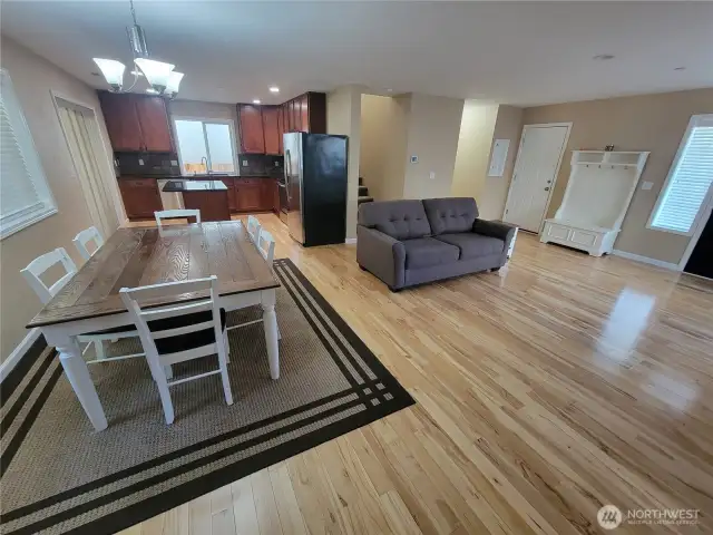 Eating area adjacent to kitchen
