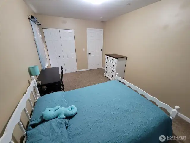 2nd bedroom