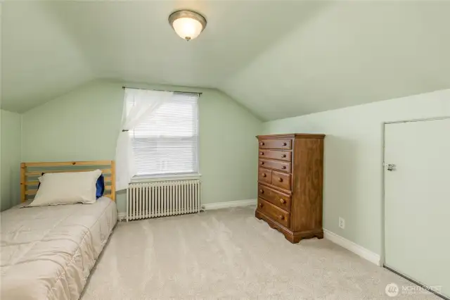 Upper bedroom #4