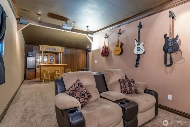 Projector, couch and screen stay with home!
