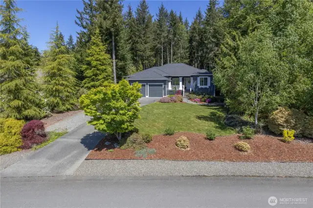 201 Mt. Constance was built in 2004. It is beautifully maintained with a new 50-year roof, new exterior paint, a 2018 Heat pump & furnace, new vinyl plank floors are more. Lovely home and neighborhood!